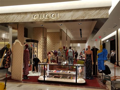 the designer behind the gucci store on fifth ave nyc|Gucci store new york photos.